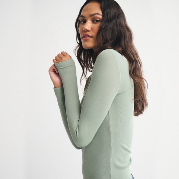 long-sleeve powdered rib tee - Picture 4 of 11